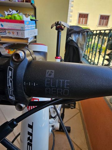 Tweedehands Trek Madone 2.1 H2 Compact 2015 2015 Road & Gravel — afbeelding 5 van 15