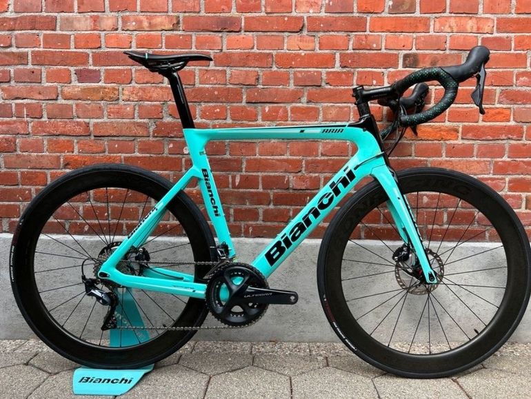 bianchi aria disc ultegra road bike 2020 and cutting straight through it is what this bike is all about Bianchi Aria Disc - Shimano