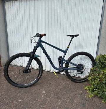 Focus JAM 6.8 NINE 2020 2020 Mountainbike usato, Blu — immagine 1 di 9