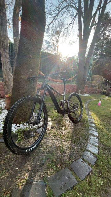 Used Giant Reign 2 2023 2023 Mountainbike, Black, 29 — image 5 of 9