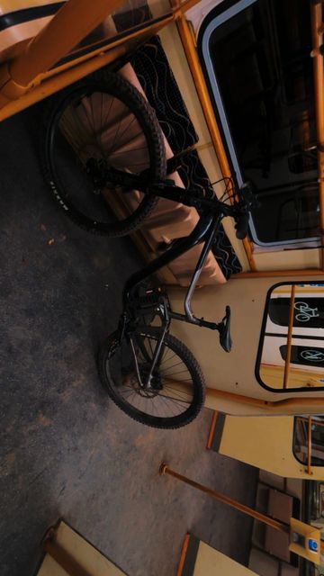 Used Giant Reign 2 2023 2023 Mountainbike, Black, 29 — image 8 of 9