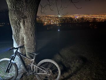 Used Giant Reign 2 2023 2023 Mountainbike, Black, 29 — image 7 of 9