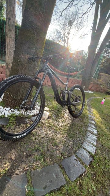 Used Giant Reign 2 2023 2023 Mountainbike, Black, 29 — image 4 of 9