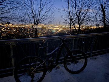 Used Giant Reign 2 2023 2023 Mountainbike, Black, 29 — image 6 of 9