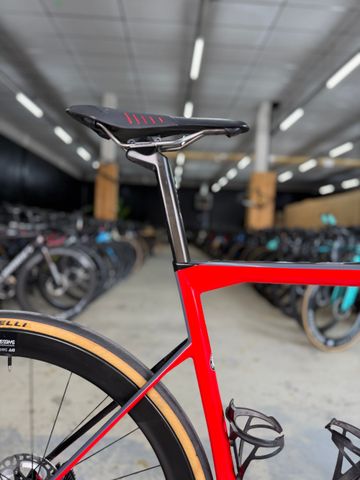 BMC Teammachine SLR01 THREE 2021 2021 Road & Gravel usato, Rosso — immagine 8 di 24