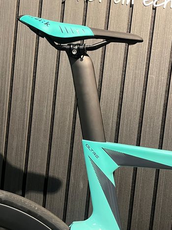 Brugt Bianchi Oltre Comp 105 Di2 2024 2024 Road & Gravel — billede 4 af 8