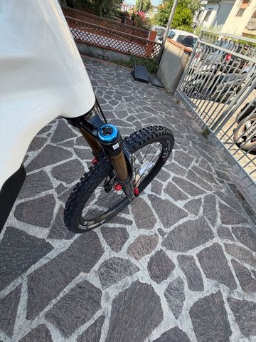 Used Focus SAM² 6.9 2025 2025 Mountainbike, White — image 4 of 5