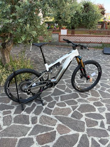 Used Focus SAM² 6.9 2025 2025 Mountainbike, White — image 2 of 5