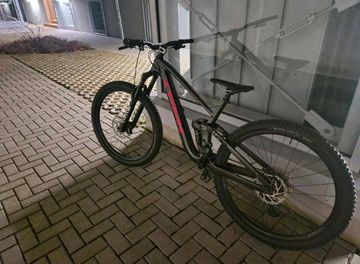 Used Trek Slash 7 2022 2022 Mountainbike, Black, 29 — image 2 of 3