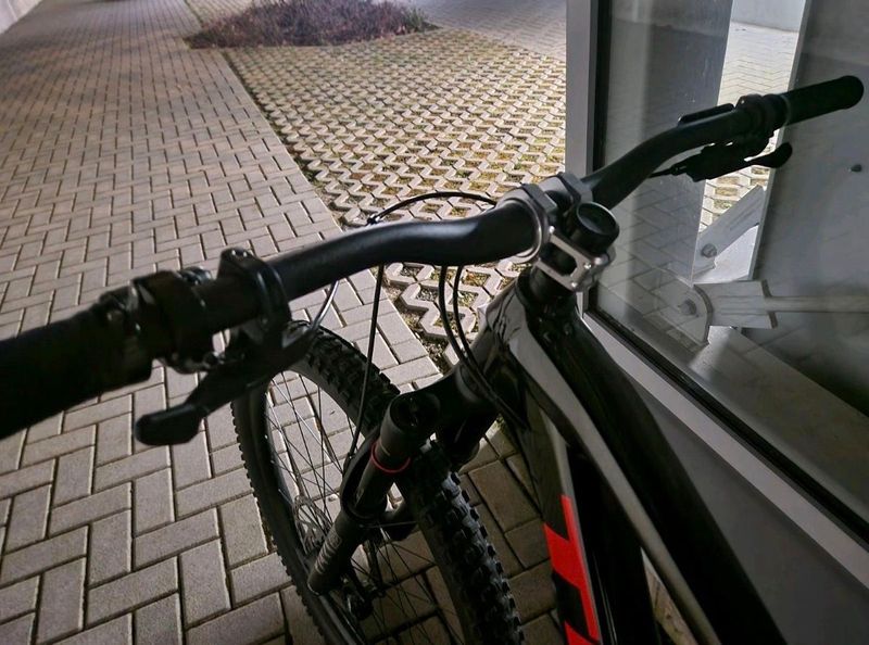 Used Trek Slash 7 2022 2022 Mountainbike, Black, 29 — image 3 of 3