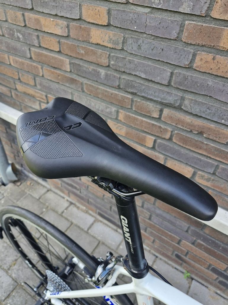 Used Giant Tcr Shimano 105 2012 Road & Gravel, White — image 11 of 12