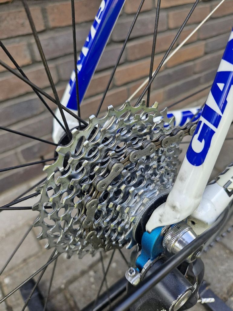 Used Giant Tcr Shimano 105 2012 Road & Gravel, White — image 5 of 12