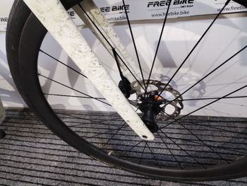 Trek Domane+ SLR 6 2025 2025 Road & Gravel usato, Bianco — immagine 4 di 11