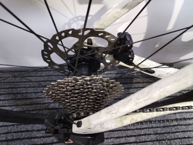 Trek Domane+ SLR 6 2025 2025 Road & Gravel usato, Bianco — immagine 7 di 11