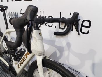 Trek Domane+ SLR 6 2025 2025 Road & Gravel usato, Bianco — immagine 3 di 11