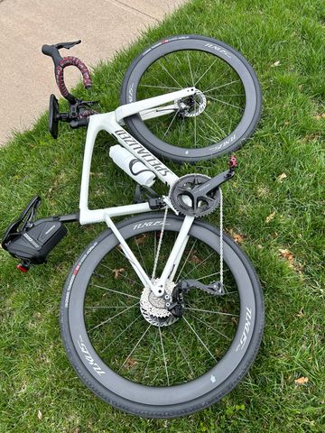 Used Specialized Roubaix SL8 Comp 2025 2025 Road & Gravel, White — image 1 of 3
