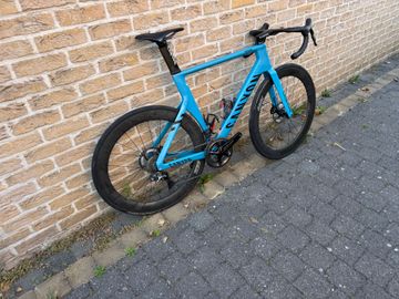 Gebrauchtes Canyon Aeroad CFR Disc MvdP 2022 2022 Road & Gravel, Blau — Bild 2 von 9