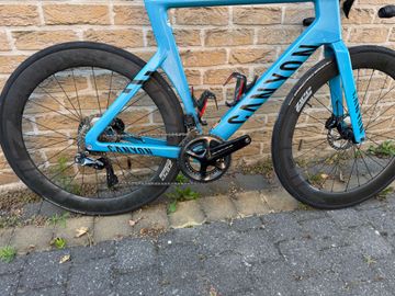 Gebrauchtes Canyon Aeroad CFR Disc MvdP 2022 2022 Road & Gravel, Blau — Bild 3 von 9