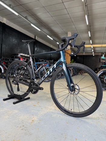 Brugt Scott Addict RC 15 2022 2022 Road & Gravel — billede 2 af 24