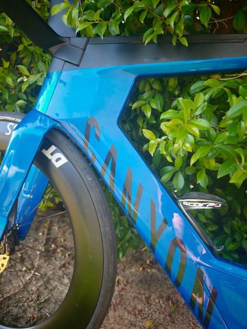 Gebrauchtes Canyon Speedmax CFR Disc Di2 2023 2023 Road & Gravel, Blau — Bild 5 von 9