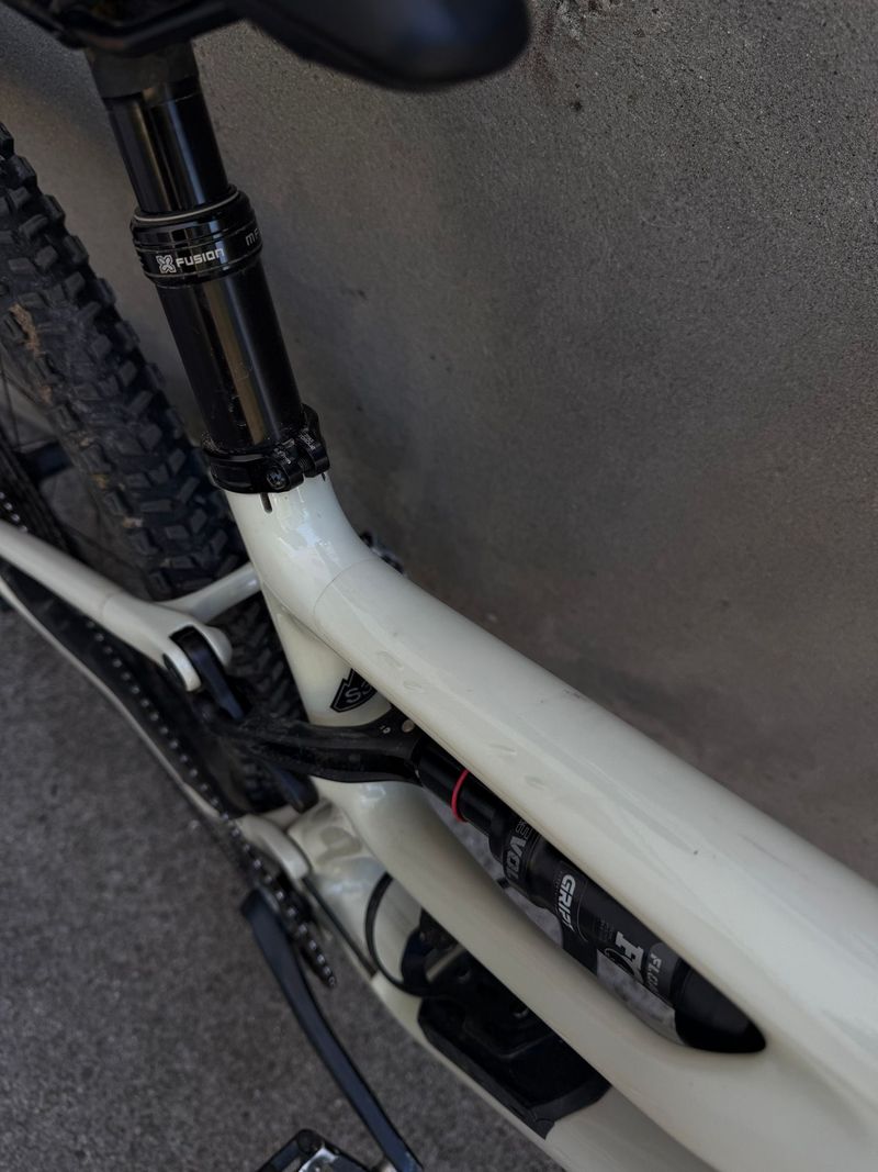 Used Specialized Stumpjumper Comp 2022 2022 Mountainbike, White, 29 — image 7 of 8