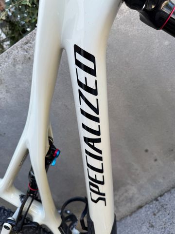 Used Specialized Stumpjumper Comp 2022 2022 Mountainbike, White, 29 — image 4 of 8