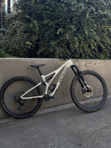 Used Specialized Stumpjumper Comp 2022 2022 Mountainbike, White, 29 — image 1 of 8