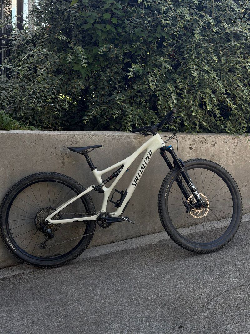 Used Specialized Stumpjumper Comp 2022 2022 Mountainbike, White, 29 — image 1 of 8
