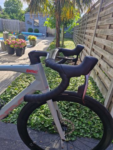 Used BMC Roadmachine 01 THREE 2020 2020 Road & Gravel, Green — image 4 of 5