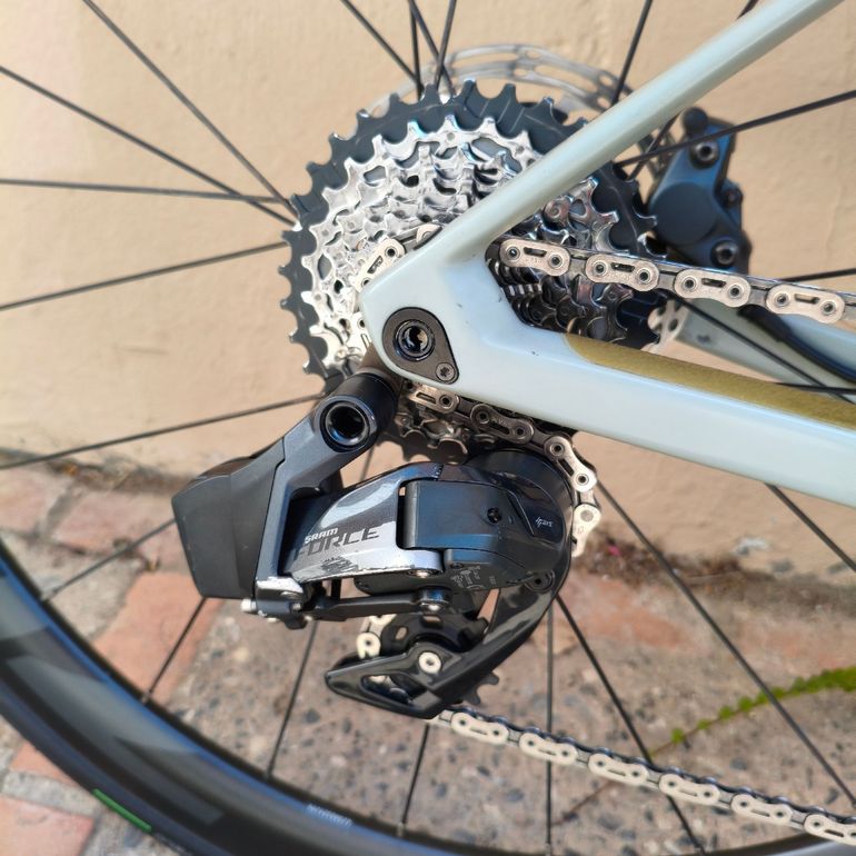 BMC Roadmachine 01 2021 Road & Gravel usato, Grigio chiaro — immagine 3 di 7