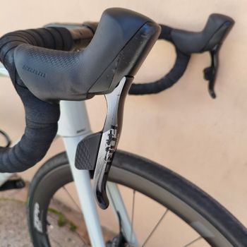 BMC Roadmachine 01 2021 Road & Gravel usato, Grigio chiaro — immagine 6 di 7