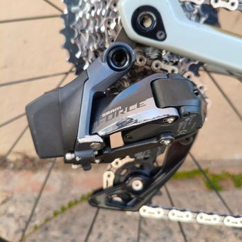 BMC Roadmachine 01 2021 Road & Gravel usato, Grigio chiaro — immagine 4 di 7