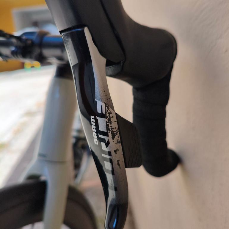 BMC Roadmachine 01 2021 Road & Gravel usato, Grigio chiaro — immagine 7 di 7
