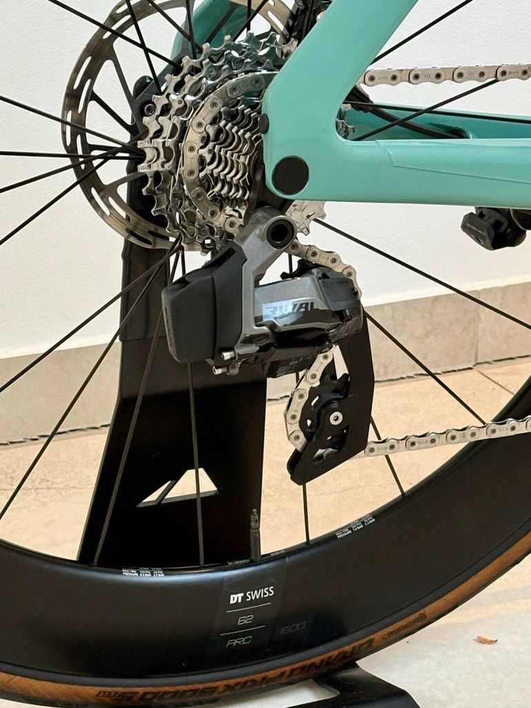 Brugt Canyon Aeroad CF SLX 7 eTap 2024 2024 Road & Gravel — billede 19 af 22