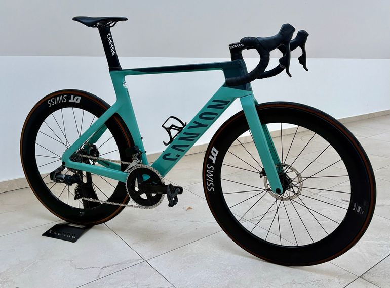 Brugt Canyon Aeroad CF SLX 7 eTap 2024 2024 Road & Gravel — billede 2 af 22