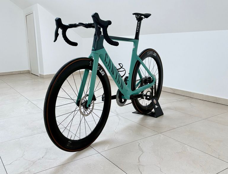Brugt Canyon Aeroad CF SLX 7 eTap 2024 2024 Road & Gravel — billede 10 af 22