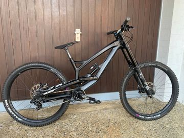 YT Industries Tues CF Pro 2017 2017 Mountainbike d'occasion — image 2 sur 5