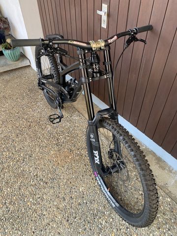 YT Industries Tues CF Pro 2017 2017 Mountainbike d'occasion — image 3 sur 5