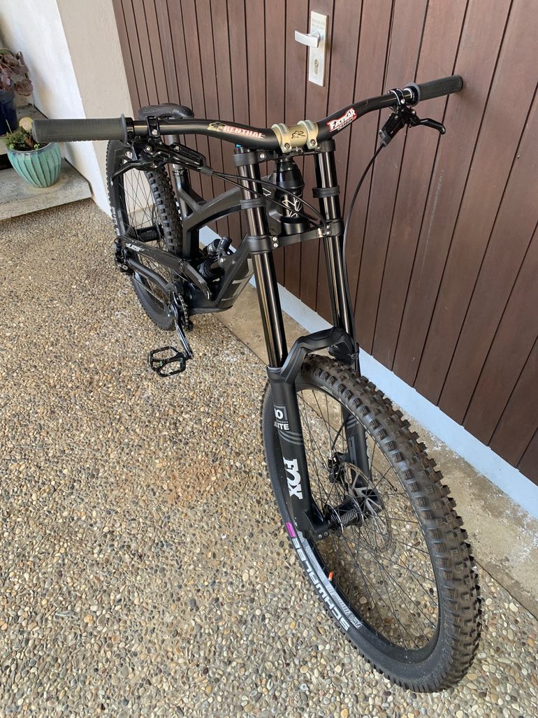 Brugt YT Industries Tues CF Pro 2017 2017 Mountainbike — billede 3 af 5