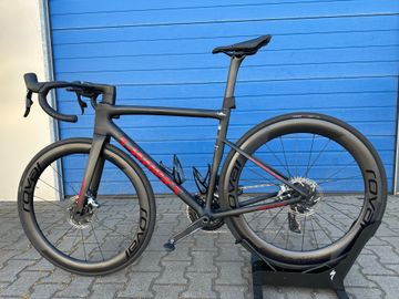 Used Specialized Tarmac SRAM Red eTap AXS 2024 Road & Gravel, Black — image 2 of 3