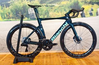 Použité BIANCHI OLTRE RC REPARTO CORSE EDICIÓN LIMITADA 140 TH ANIVERSARIO CUADRO 001 TOPE GAMA Custom Shimano Ultegra Di2 2026 Road & Gravel