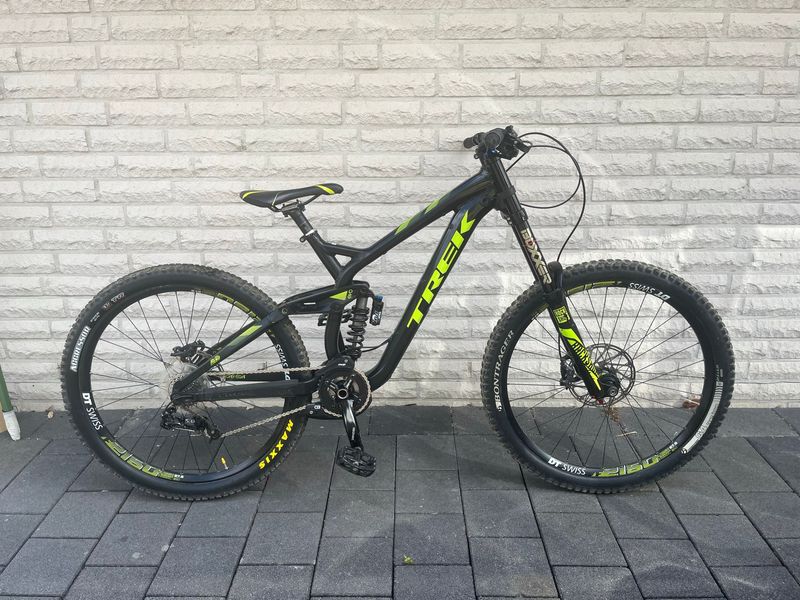 Gebrauchtes Trek Session 88 DH 27.5 2015 2015 Mountainbike, Schwarz, 27.5 — Bild 1 von 6