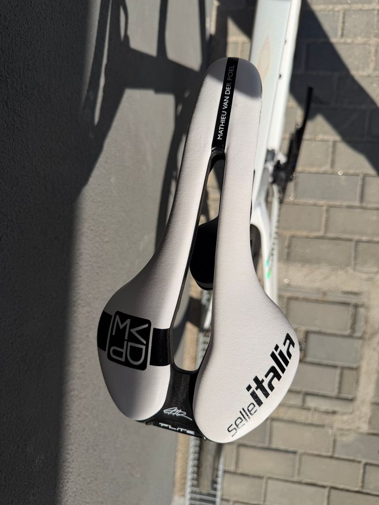 Used Canyon Aeroad CFR Tensor 2025 2025 Road & Gravel, White — image 8 of 13