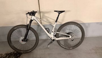 Tweedehands Scott Spark 970 silver (EU) 2023 2023 Mountainbike — afbeelding 1 van 3