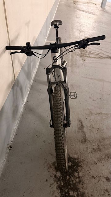 Tweedehands Scott Spark 970 silver (EU) 2023 2023 Mountainbike — afbeelding 2 van 3