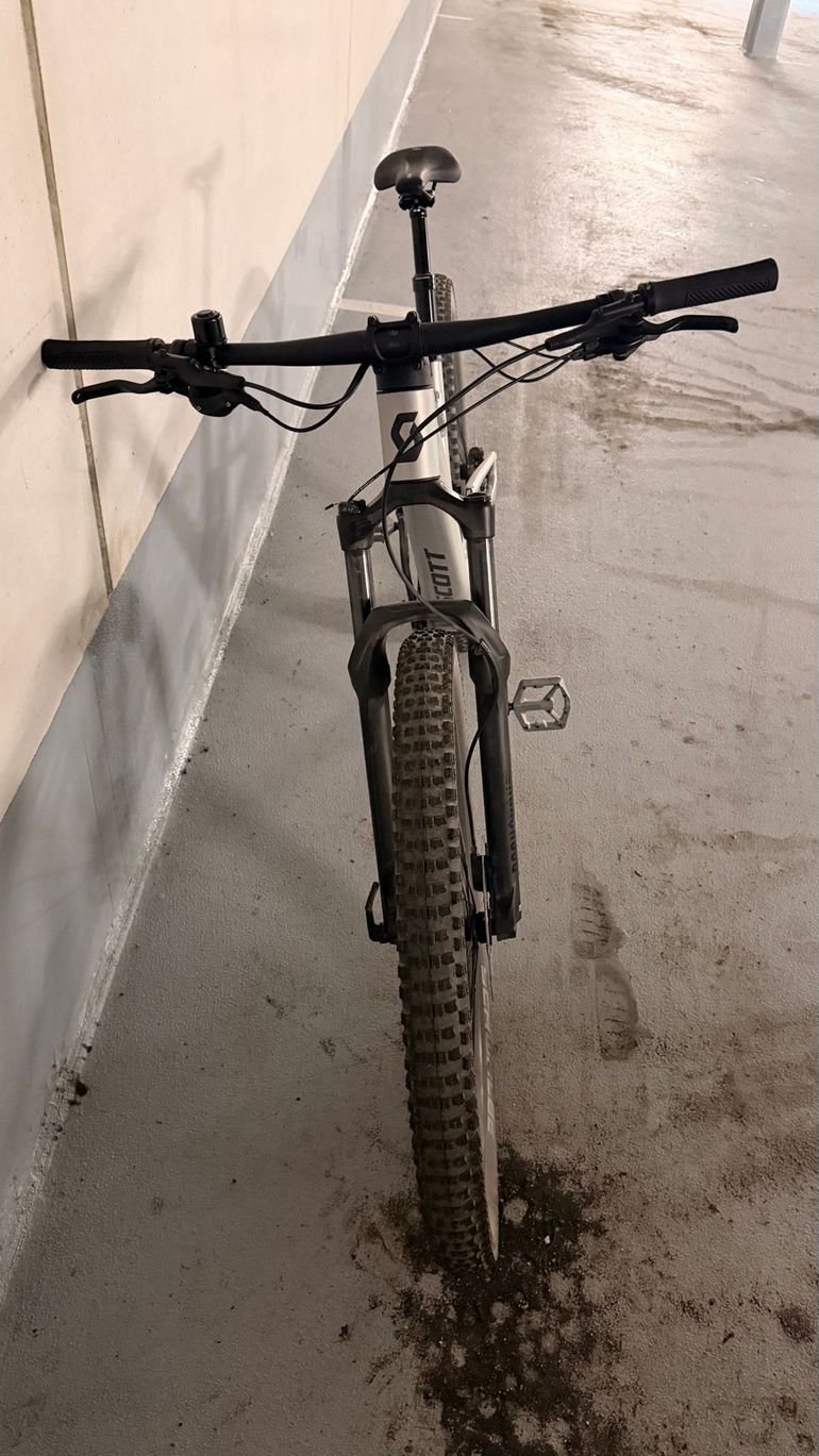Brugt Scott Spark 970 silver (EU) 2023 2023 Mountainbike — billede 2 af 3