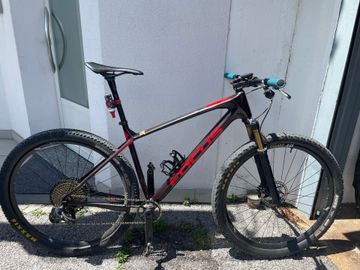 Used Focus RAVEN 9.9 2019 2019 Mountainbike, Red — image 1 of 4