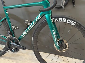 Used Specialized Tarmac Shimano Ultegra Di2 2025 Road & Gravel, Green — image 7 of 11