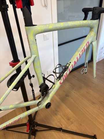 Used Specialized Tarmac SL8 Frameset 2025 Frameset 2025 Road & Gravel, White — image 2 of 8