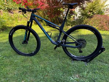 Gebrauchtes Canyon Lux Trail CF 8 2022 2022 Mountainbike, Blau, 29 — Bild 1 von 4